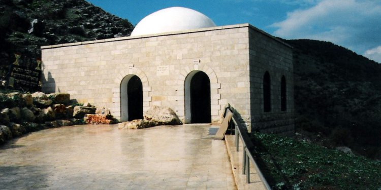 קבר רבי יונתן בן עוזיאל בעמוקה. קרדיט ויקיפדיה