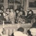 נואם בקבלת פנים לרב הערשל שעכטער נשיא התאחדות הרבנים באמריקה שנפטר לאחרונה בביקורו בבית המדרש הגדול של פיאטרא ניאמץ בשנת תשכב נראים הרב הכולל דוד משה רוזן