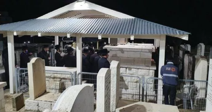 תפילות על קבר הצדיק מהוסיאטין ביום ההילולא