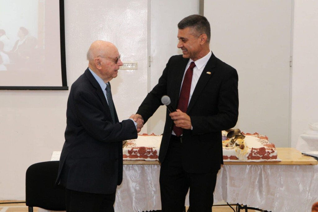 מר יעקב (ינקו) צימרמן ז"ל עם השגריר מר דוד סרנגה בתש"פ 2019