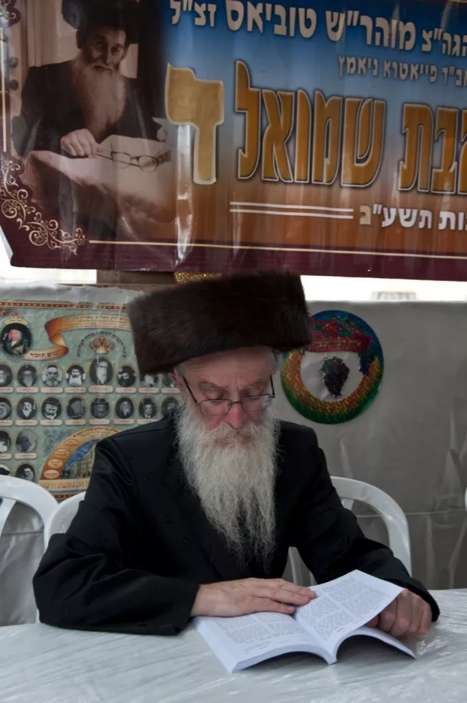 הגאון הצדיק רבי טוביה אריה טוביאס זצ''ל. אבל כבד