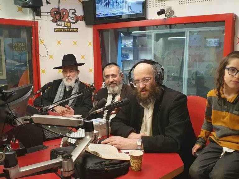 תכנית האמונה ברדיו חיפה של רבני שטפנשט. משדר המצות