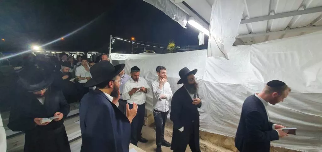 הכניסה לפי תור בהנחיית המשטרה בקבר הצדיק משטפנשט