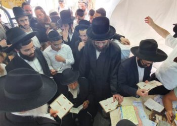 חבר מועצת חכמי התורה הגאון רבי שמעון בעדני בקבר הצדיק משטפנשט