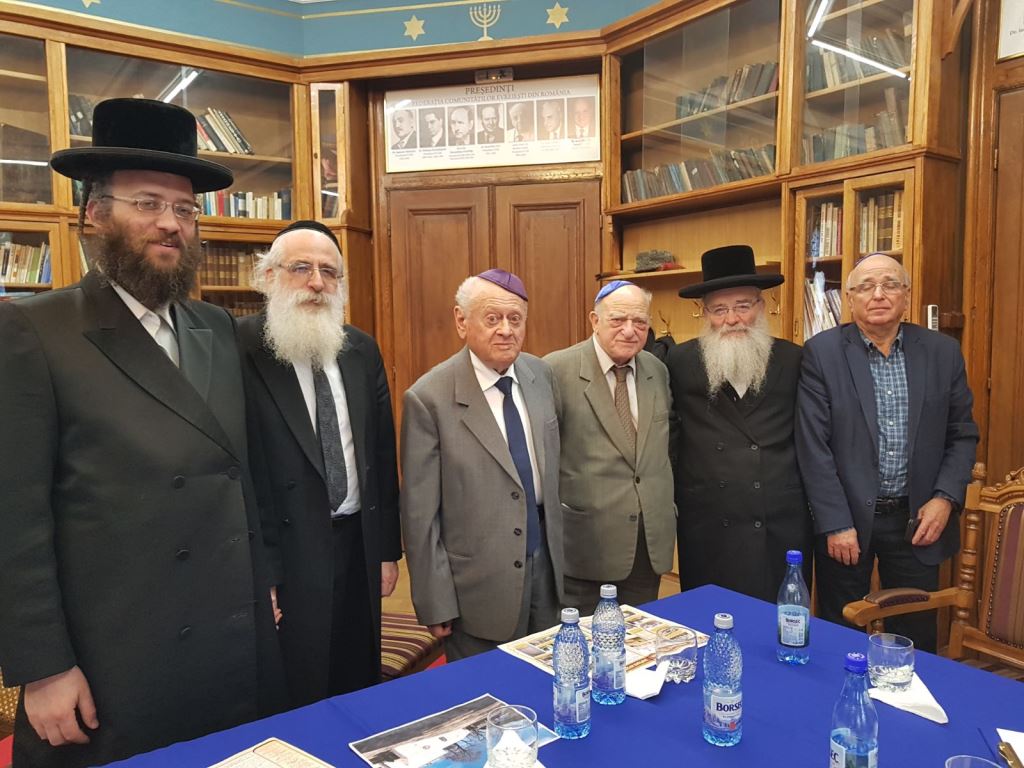מר וינר, נשיא הפדרציה של הקהילות היהודיות ברומניה עם הרב סלמון משטפנשט