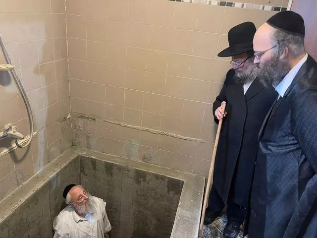 הקמת מקווה טהרה שטפנשט יאס. קרדיט: ארכיון שטפנשט