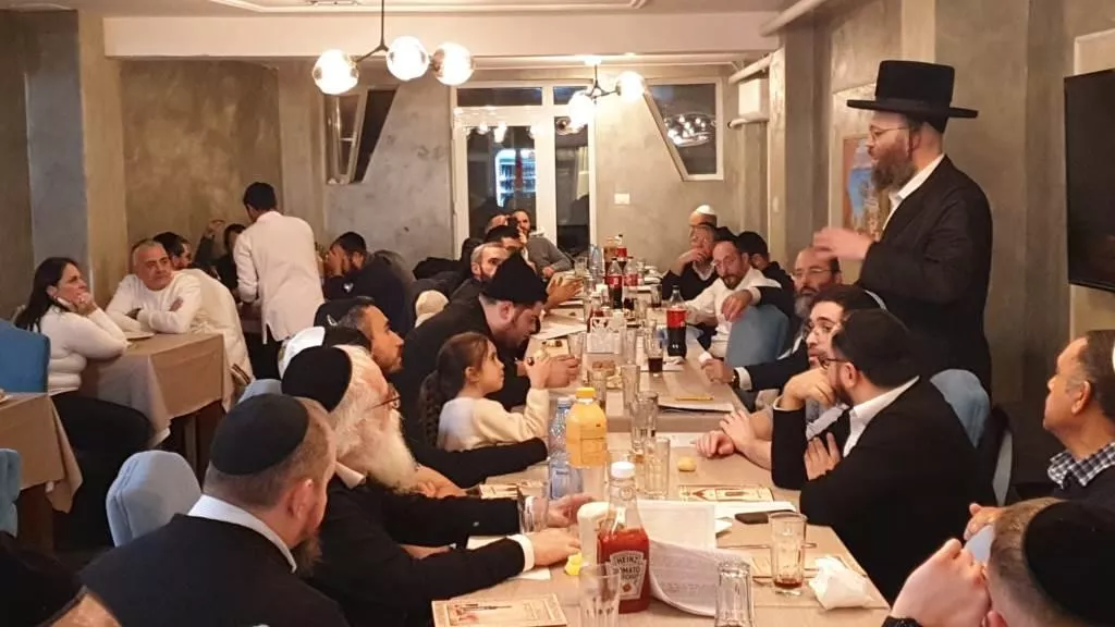 הרב סלמון בדברי הערכה לגברת רווח ביום השלושים לפטירתה, לכבוד בנה הרב משה רווח בבוקרסט רומניה. ארכיון שטפנשט