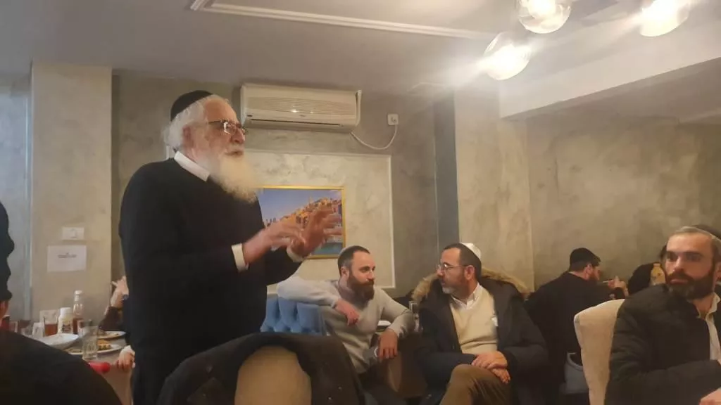 הרב רפאל שפר הרב הראשי לרומניה בסיום השלושים לפטירתה של גברת רווח. ארכיון שטפנשט